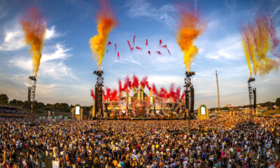 Multidão vibrante no Parookaville 2025 fotografada por Julien Duval para a Dropdaily.