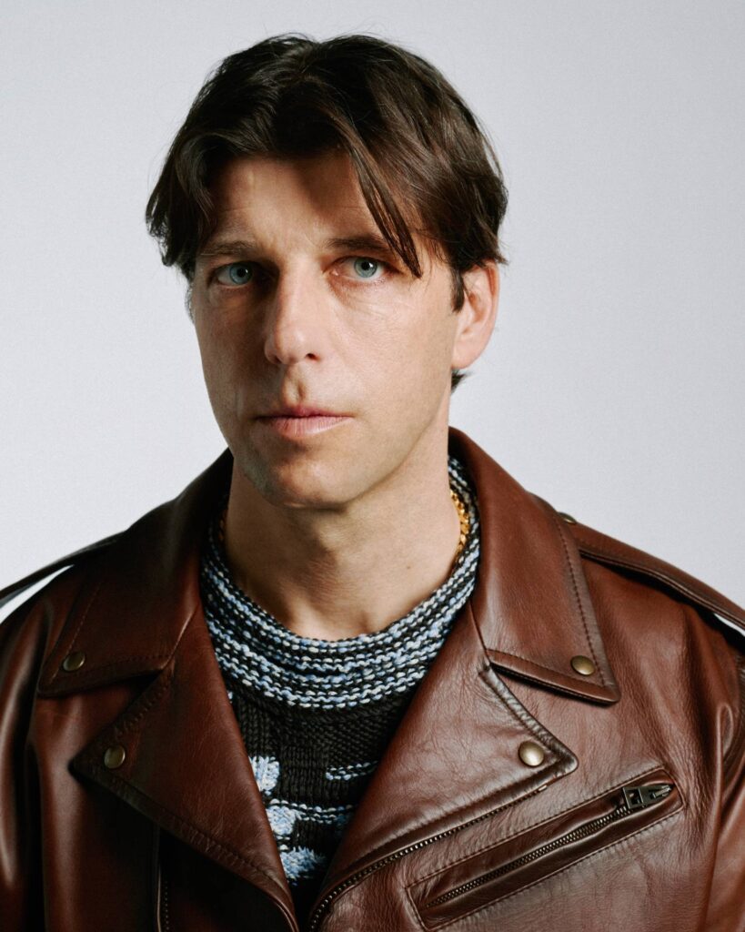 Retrato oficial do artista Dixon, cofundador da Innervisions, confirmado para o evento em São Paulo 2025.