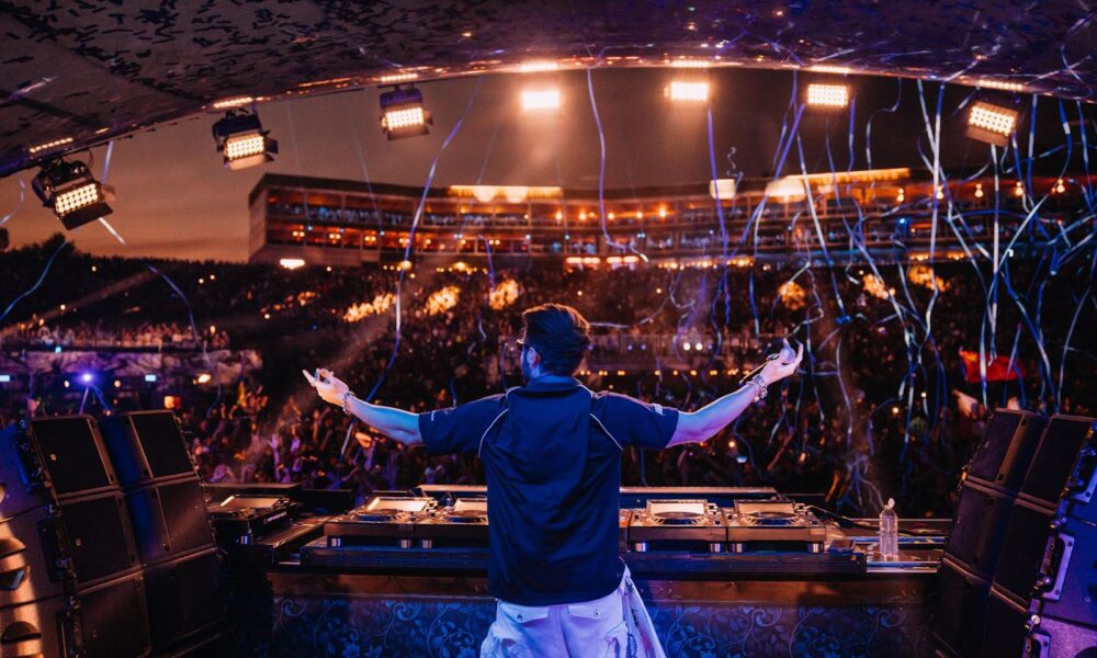 DJ Alok em apresentação eletrizante no palco principal do Tomorrowland Bélgica 2025, emocionando o público com seu set enérgico