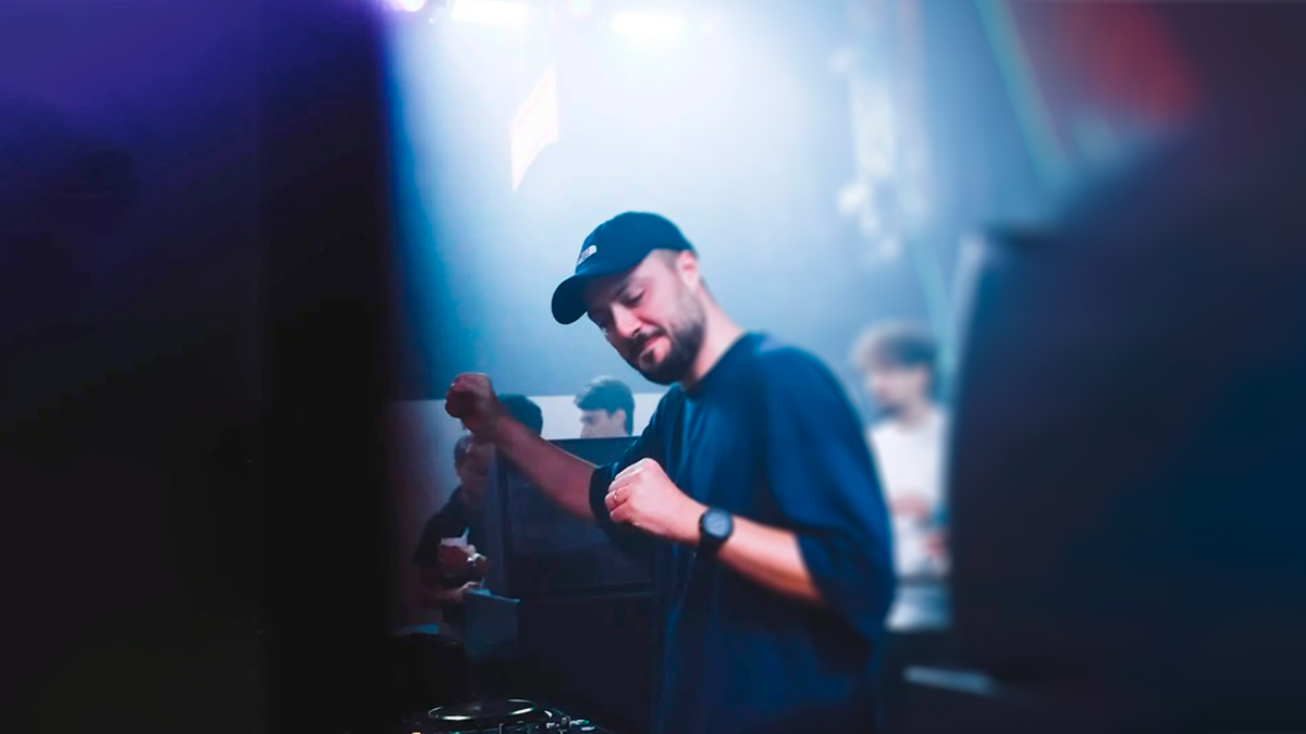 Kenzo (ITA) tocando ao vivo em estreia pela Adesso Music com o single “Again” – imagem exclusiva Dropdaily.