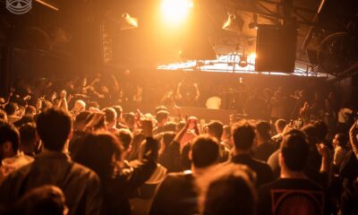 Público vibrando no Palco Bells do Surreal Park durante o evento Rebobina com Ratier e Fabricio Peçanha – imagem Dropdaily.