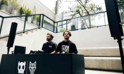 Dubdogz se apresentando em evento da Zee.Dog com cobertura da DropDaily