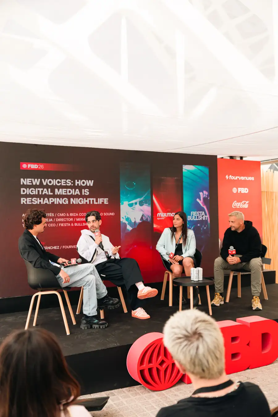 Painel do Fun Business Days discutindo como a mídia digital está transformando a indústria global de nightlife