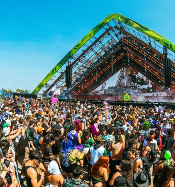 Festival Hard Summer 2026 com grande público em frente ao palco principal no Hollywood Park, Califórnia