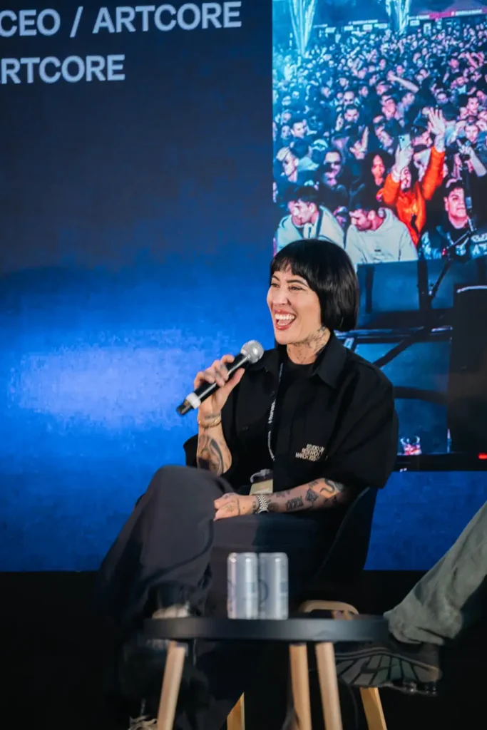 Indira Paganotto falando no Fun Business Days sobre gestão de carreira e evolução da indústria global de nightlife